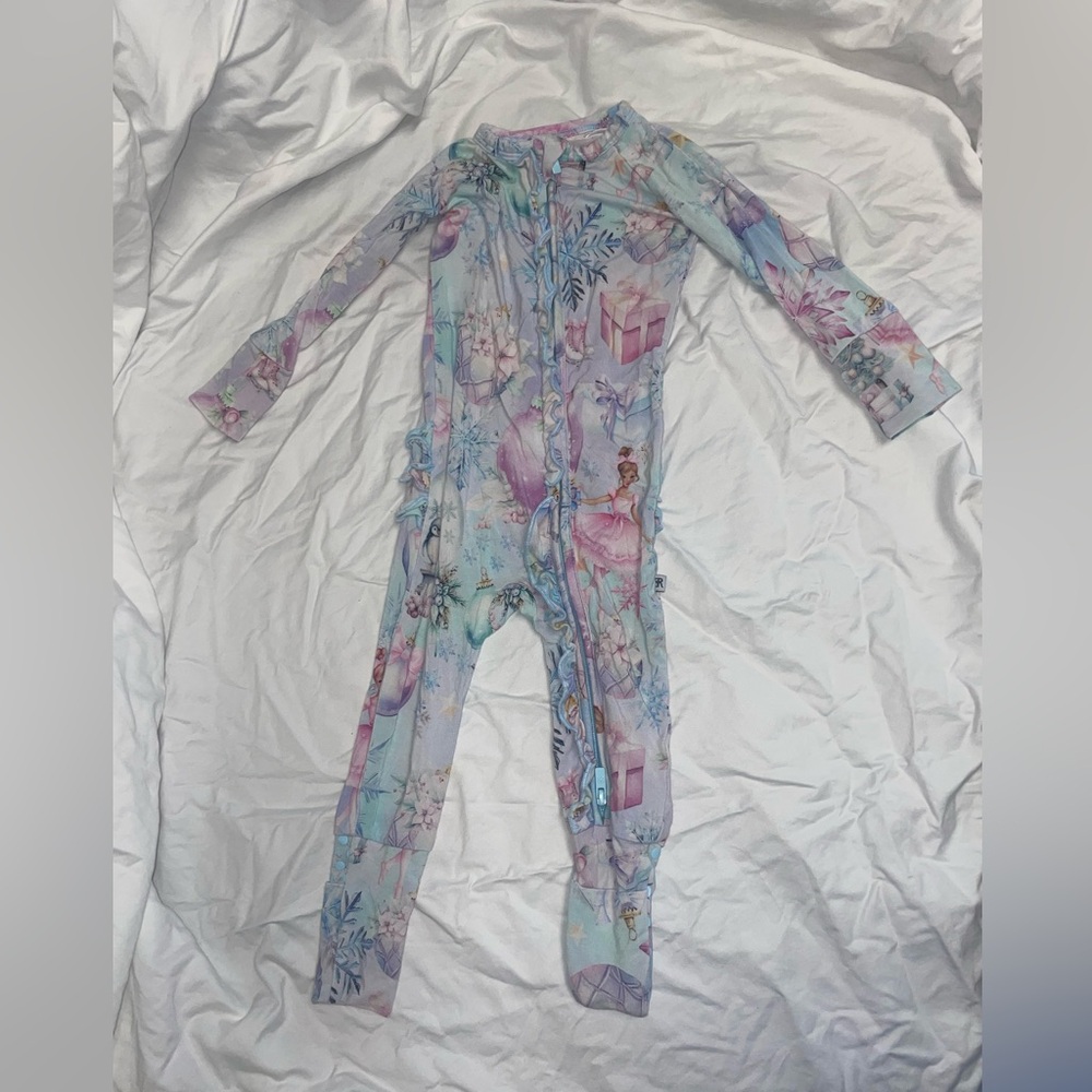 Bums & Roses 6-9 Month Zip Up Ruffe Butt Convertible Footie with grippy feet